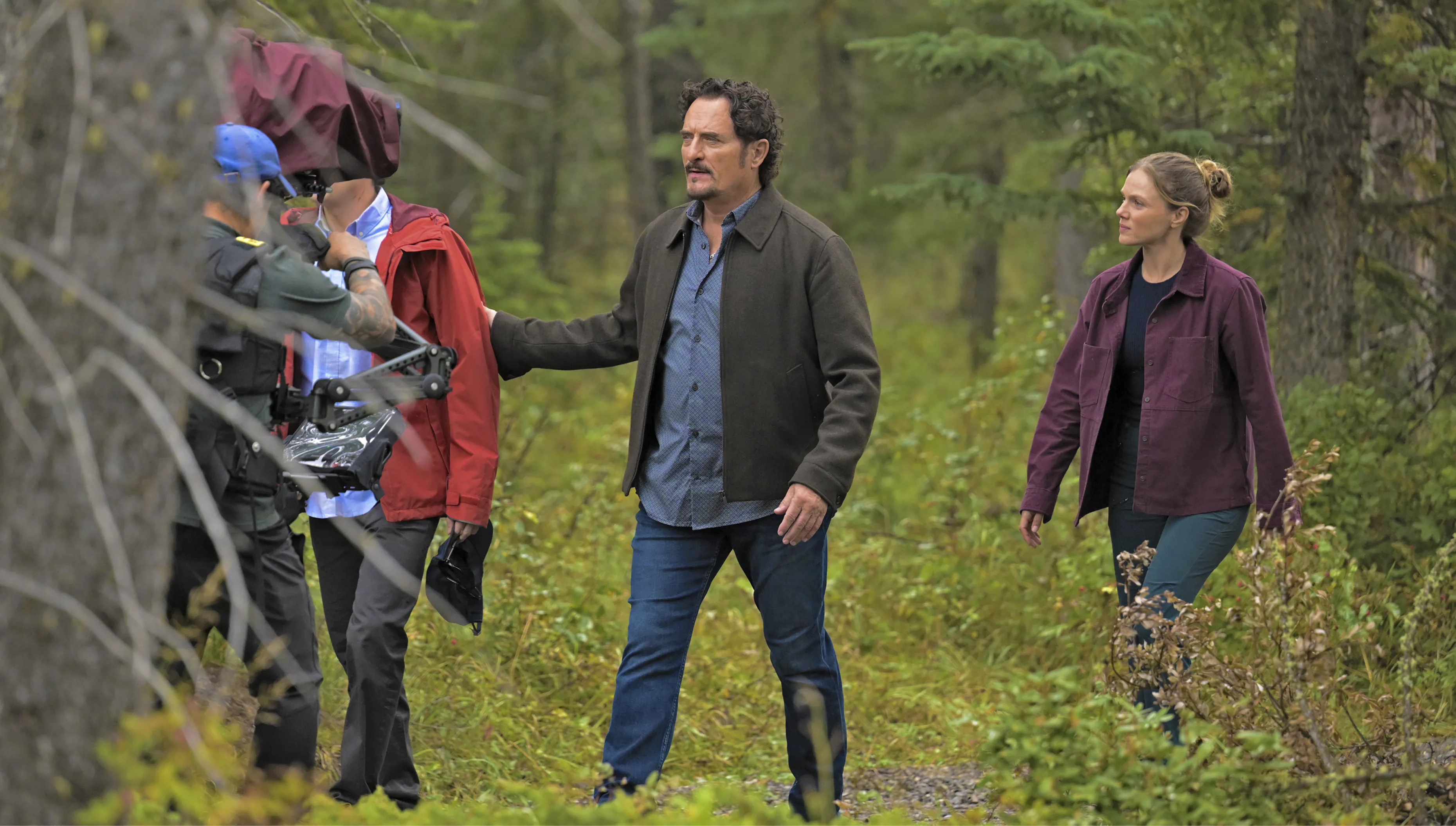 Behind-the-scenes with Kim Coates and Tracy Spiridakos in Anna Pigeon. The series premiered on USA Network and Crave. Photo courtesy of Crave.